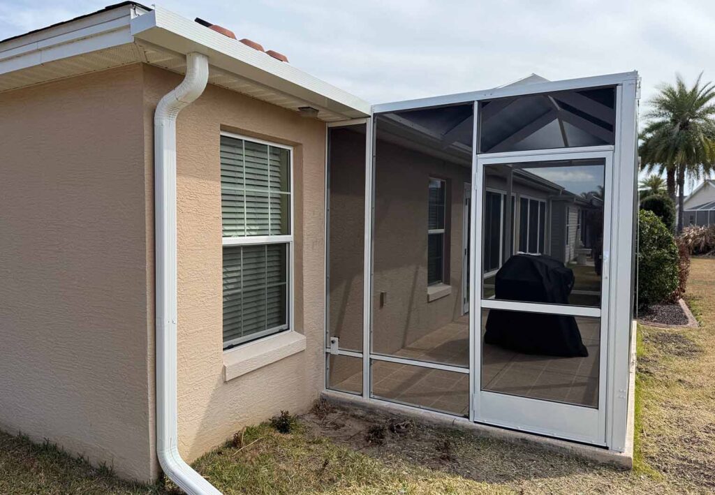 screen door entry to a screened back yard patio